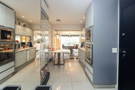 Apartamento à venda com 242m², 4 quartos e 4 vagas Apartamento à venda com 242m², 4 quartos e 4 vagasCozinha