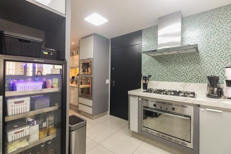 Apartamento à venda com 242m², 4 quartos e 4 vagas Apartamento à venda com 242m², 4 quartos e 4 vagasCozinha