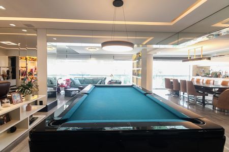 Apartamento à venda com 242m², 4 quartos e 4 vagas Apartamento à venda com 242m², 4 quartos e 4 vagasSala