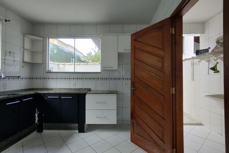 Casa de condomínio para alugar com 173m², 2 quartos e 2 vagas Casa de condomínio para alugar com 173m², 2 quartos e 2 vagasCozinha - Armários