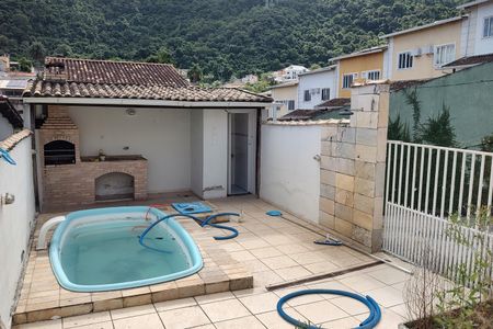 Casa de condomínio para alugar com 173m², 2 quartos e 2 vagas Casa de condomínio para alugar com 173m², 2 quartos e 2 vagasPiscina e Churrasqueira