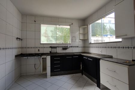 Casa de condomínio para alugar com 173m², 2 quartos e 2 vagas Casa de condomínio para alugar com 173m², 2 quartos e 2 vagasCozinha - Armários