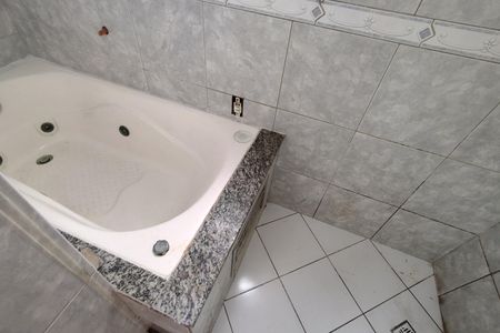 Casa de condomínio para alugar com 173m², 2 quartos e 2 vagas Casa de condomínio para alugar com 173m², 2 quartos e 2 vagasBanheiro da Suíte 1