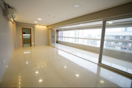 Apartamento à venda com 4 quartos, 215m² em Setor Bueno, Goiânia