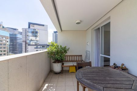Apartamento à venda com 119m², 2 quartos e 2 vagas Apartamento à venda com 119m², 2 quartos e 2 vagasVaranda da Sala de TV