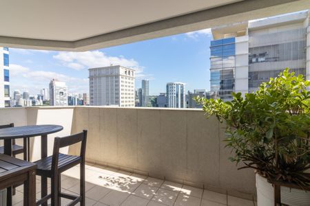 Apartamento à venda com 119m², 2 quartos e 2 vagas Apartamento à venda com 119m², 2 quartos e 2 vagasVaranda da Sala de TV