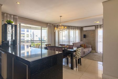 Apartamento à venda com 119m², 2 quartos e 2 vagas Apartamento à venda com 119m², 2 quartos e 2 vagasSala