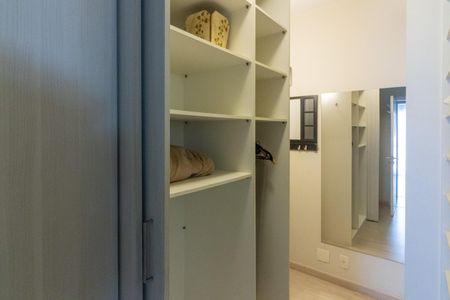 Apartamento à venda com 119m², 2 quartos e 2 vagas Apartamento à venda com 119m², 2 quartos e 2 vagasCloset da suíte 2
