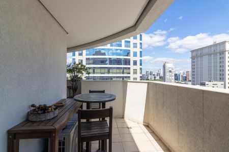 Apartamento à venda com 119m², 2 quartos e 2 vagas Apartamento à venda com 119m², 2 quartos e 2 vagasVaranda da Sala de TV