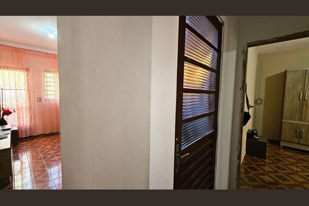 Casa à venda com 100m², 2 quartos e sem vaga Casa à venda com 100m², 2 quartos e sem vagaCorredor