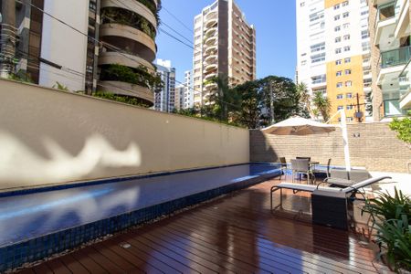 Apartamento à venda com 95m², 1 quarto e 2 vagas Apartamento à venda com 95m², 1 quarto e 2 vagasÁrea comum - Piscina
