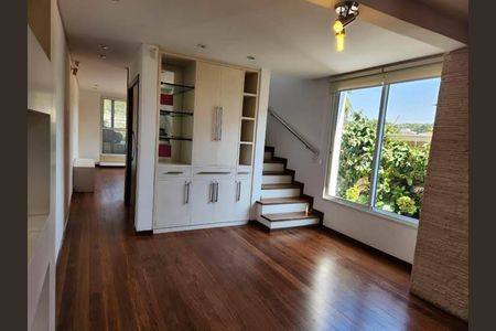 Casa à venda com 3 quartos, 189m² em Mirandópolis, São Paulo