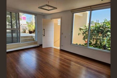 Casa à venda com 3 quartos, 189m² em Mirandópolis, São Paulo