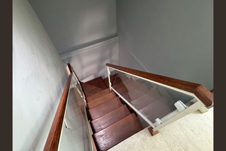 Apartamento à venda com 136m², 3 quartos e 1 vaga Apartamento à venda com 136m², 3 quartos e 1 vagaEscada