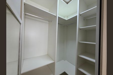 Apartamento à venda com 136m², 3 quartos e 1 vaga Apartamento à venda com 136m², 3 quartos e 1 vagaSuíte - Closet