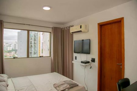 Apartamento à venda com 30m², 1 quarto e 1 vaga Apartamento à venda com 30m², 1 quarto e 1 vagaQuarto com cama de casal, TV e ar condicionado, com vista para a cidade.