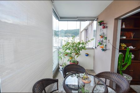 Apartamento à venda com 107m², 3 quartos e 1 vaga Apartamento à venda com 107m², 3 quartos e 1 vagaSala