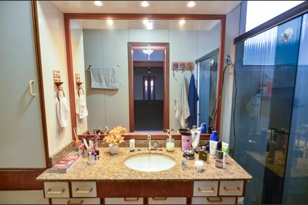 Apartamento à venda com 107m², 3 quartos e 1 vaga Apartamento à venda com 107m², 3 quartos e 1 vagaBanheiro da suíte