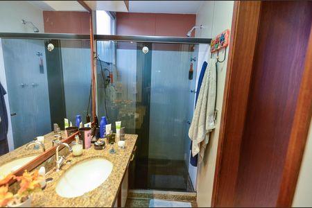 Apartamento à venda com 107m², 3 quartos e 1 vaga Apartamento à venda com 107m², 3 quartos e 1 vagaBanheiro da suíte