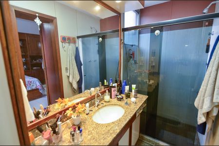 Apartamento à venda com 107m², 3 quartos e 1 vaga Apartamento à venda com 107m², 3 quartos e 1 vagaBanheiro da suíte