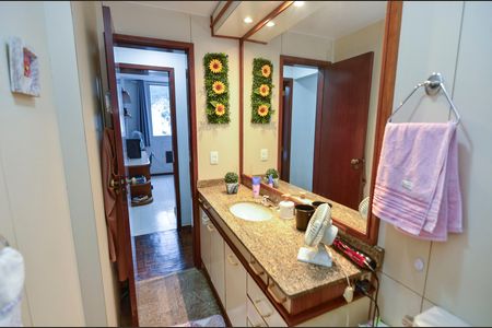 Apartamento à venda com 107m², 3 quartos e 1 vaga Apartamento à venda com 107m², 3 quartos e 1 vagaBanheiro Social