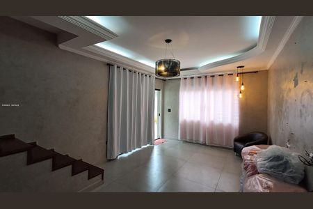 Sala de casa para alugar com 3 quartos, 284m² em Vila Lavinia, Mogi das Cruzes