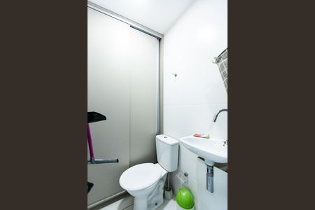 Apartamento para alugar com 135m², 3 quartos e 3 vagas Apartamento para alugar com 135m², 3 quartos e 3 vagasBanheiro da Área de Serviço