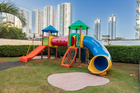 Apartamento para alugar com 135m², 3 quartos e 3 vagas Apartamento para alugar com 135m², 3 quartos e 3 vagasÁrea comum - Playground