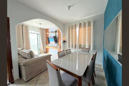 Sala de casa à venda com 3 quartos, 90m² em Jaqueline, Belo Horizonte