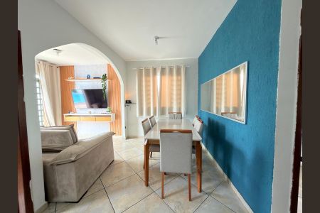 Sala de casa à venda com 3 quartos, 90m² em Jaqueline, Belo Horizonte
