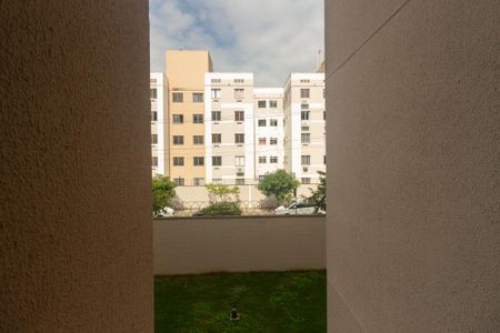 Vista da Sala de apartamento para alugar com 2 quartos, 47m² em Guaratiba, Rio de Janeiro