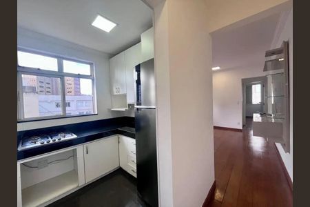 Cozinha de apartamento para alugar com 1 quarto, 47m² em Funcionários, Belo Horizonte