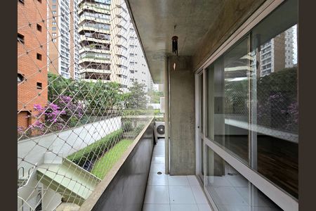Apartamento para alugar com 132m², 3 quartos e 1 vaga Apartamento para alugar com 132m², 3 quartos e 1 vagaVaranda