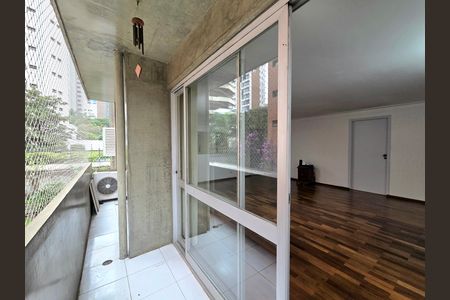 Apartamento para alugar com 132m², 3 quartos e 1 vaga Apartamento para alugar com 132m², 3 quartos e 1 vagaVaranda