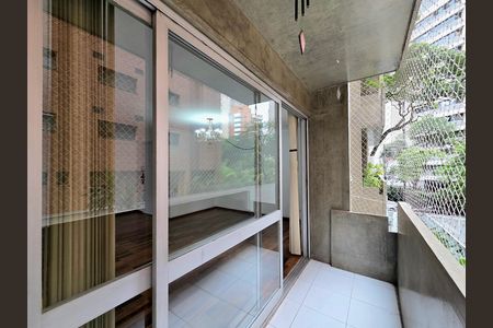 Apartamento para alugar com 132m², 3 quartos e 1 vaga Apartamento para alugar com 132m², 3 quartos e 1 vagaVaranda