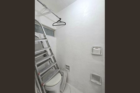 Apartamento para alugar com 132m², 3 quartos e 1 vaga Apartamento para alugar com 132m², 3 quartos e 1 vagaBanheiro de serviço