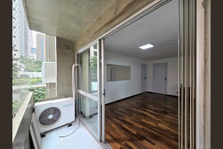 Apartamento para alugar com 132m², 3 quartos e 1 vaga Apartamento para alugar com 132m², 3 quartos e 1 vagaVaranda