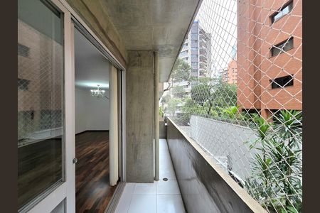 Apartamento para alugar com 132m², 3 quartos e 1 vaga Apartamento para alugar com 132m², 3 quartos e 1 vagaVaranda