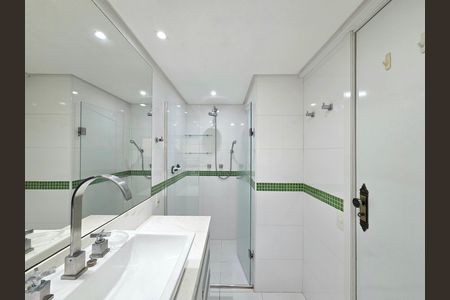 Apartamento para alugar com 132m², 3 quartos e 1 vaga Apartamento para alugar com 132m², 3 quartos e 1 vagaBanheiro da Suíte