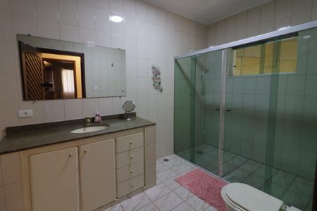 Casa à venda com 200m², 2 quartos e 2 vagasBanheiro 2