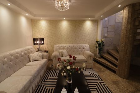 Casa à venda com 200m², 2 quartos e 2 vagasSala