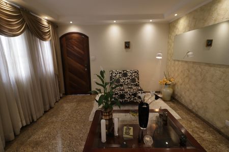 Casa à venda com 200m², 2 quartos e 2 vagasSala