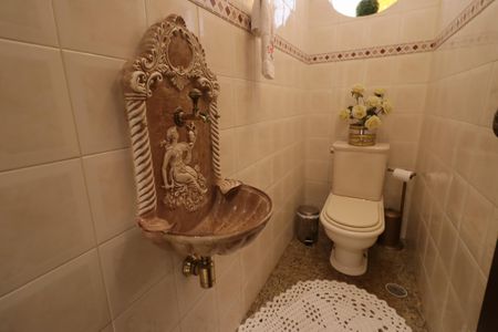 Casa à venda com 200m², 2 quartos e 2 vagasLavabo