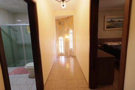 Casa à venda com 200m², 2 quartos e 2 vagasCorredor