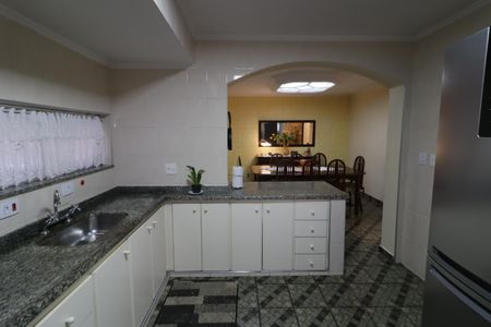 Casa à venda com 200m², 2 quartos e 2 vagasCozinha