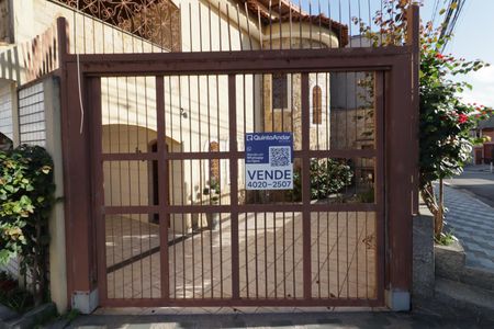 Casa à venda com 200m², 2 quartos e 2 vagasFachada