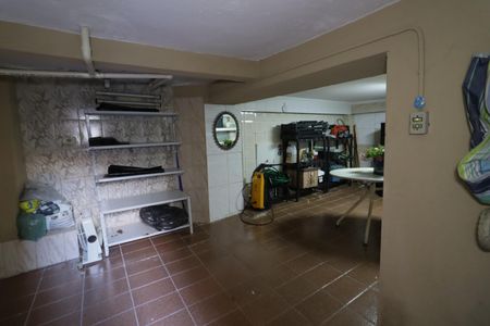 Casa à venda com 200m², 2 quartos e 2 vagasPorão