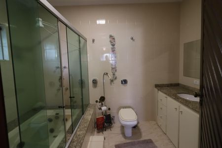 Casa à venda com 200m², 2 quartos e 2 vagasBanheiro da Suíte 1