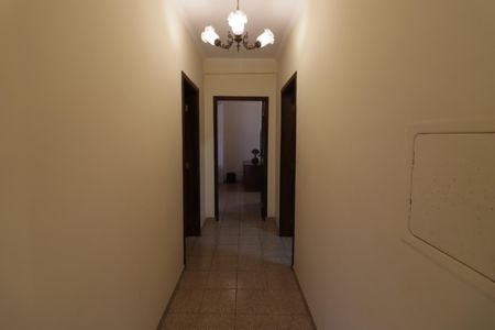 Casa à venda com 200m², 2 quartos e 2 vagasCorredor