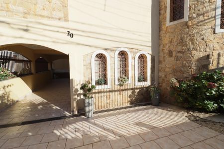 Casa à venda com 200m², 2 quartos e 2 vagasGaragem
